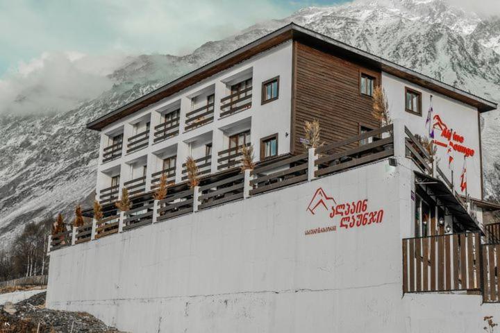 Alpine Lounge Kazbegi Hotel Exterior photo