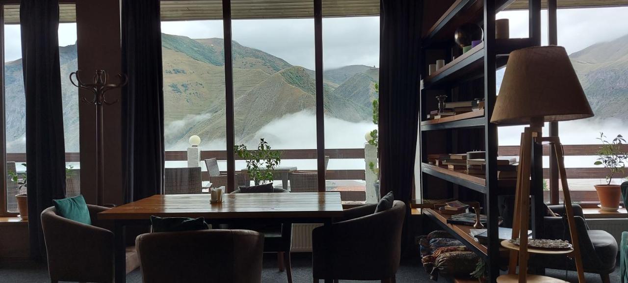 Alpine Lounge Kazbegi Hotel Exterior photo