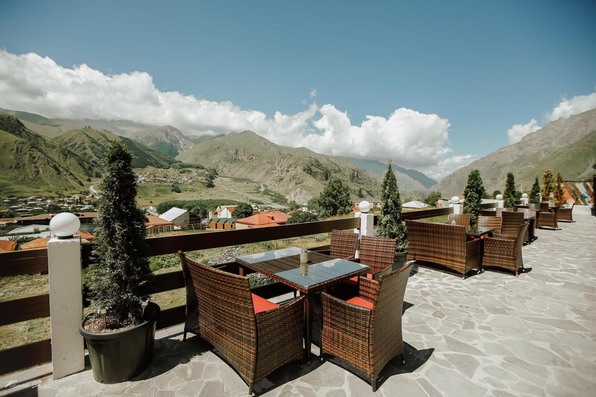 Alpine Lounge Kazbegi Hotel Exterior photo